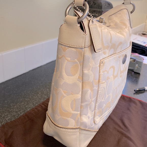 COACH Chelsea Optic Collection Signature tote in ivory, creams & beige.  #10143 - Picture 6 of 16